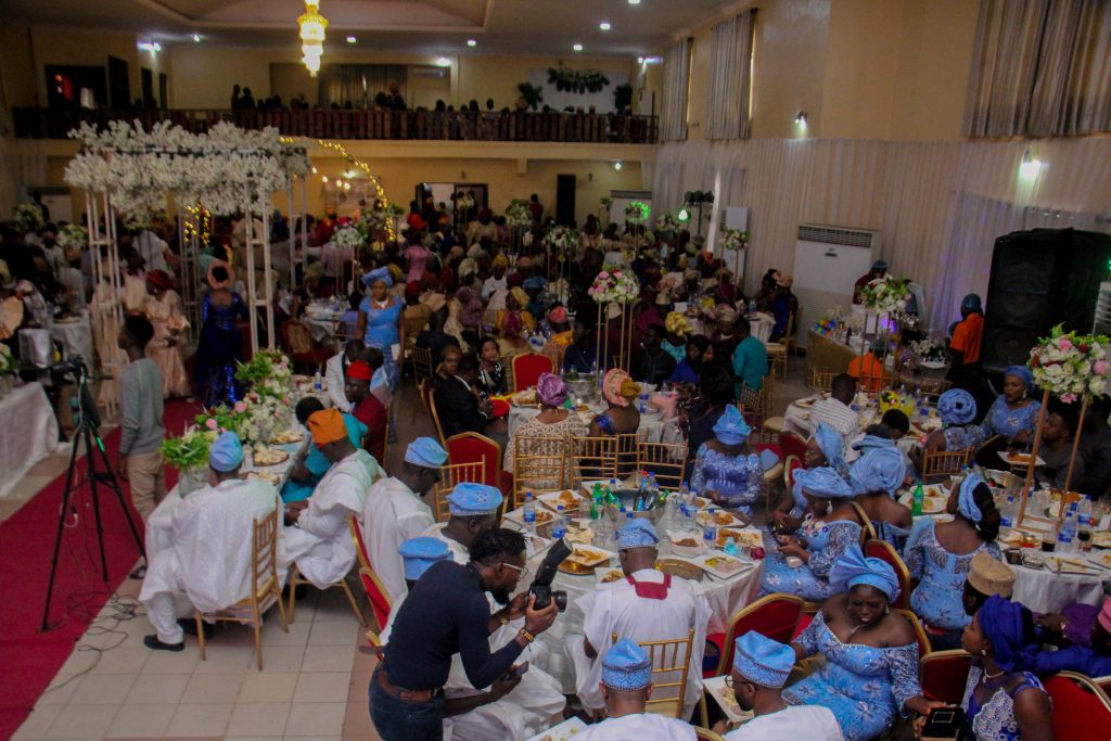 Nigerian wedding reception- tips to trimming your guest size